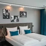 Motel One Berlin-Upper West